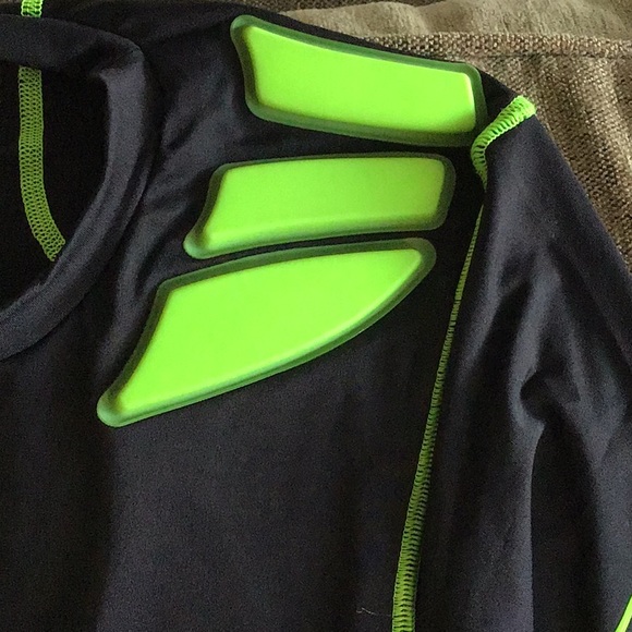 Protection compression shirt - Picture 3 of 6